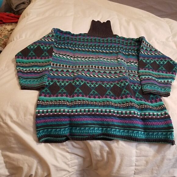 SWEATER!!!! LIKE NEW!!!  GORGEOUS!!!  PURCHASED IN UPSCALE BOUTIQUE IN ASPEN!!! - Picture 5 of 14